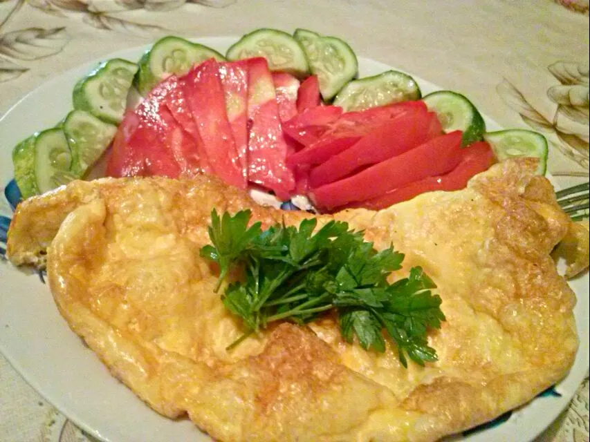 #omellete #tomato #cucumber #parsley|Teodorescu Adelinaさん