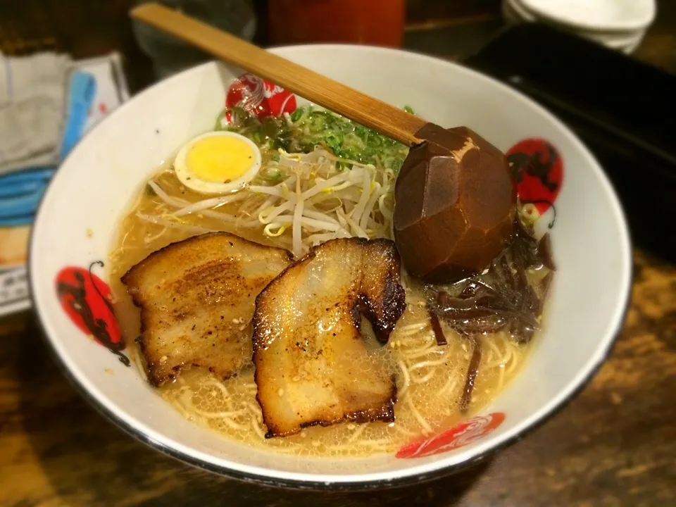 炙りチャーシューとんこつラーメン|Yas Nakさん