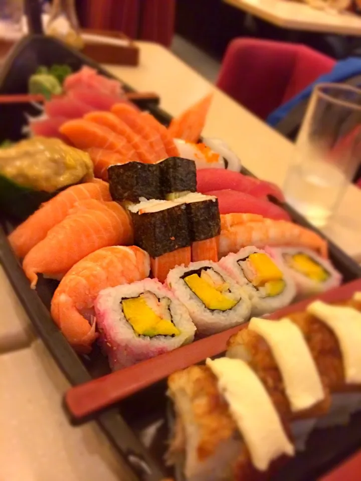 The boat. Mixed sushi|Bob Cruzさん