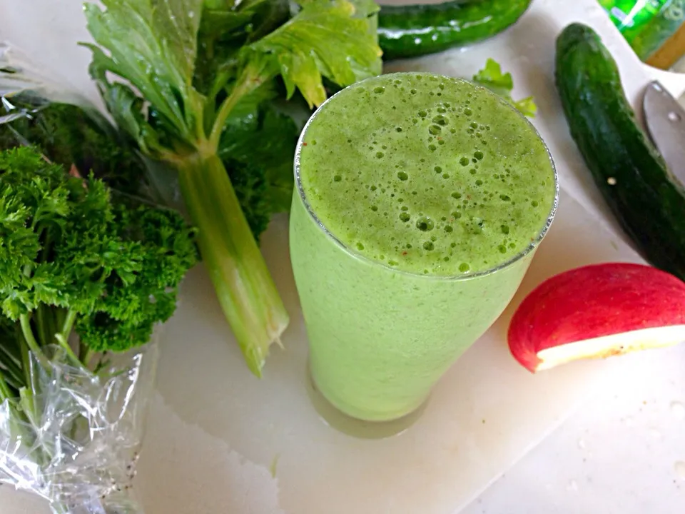 Green smoothie (Cucumber,celery parsley apple )|viviさん