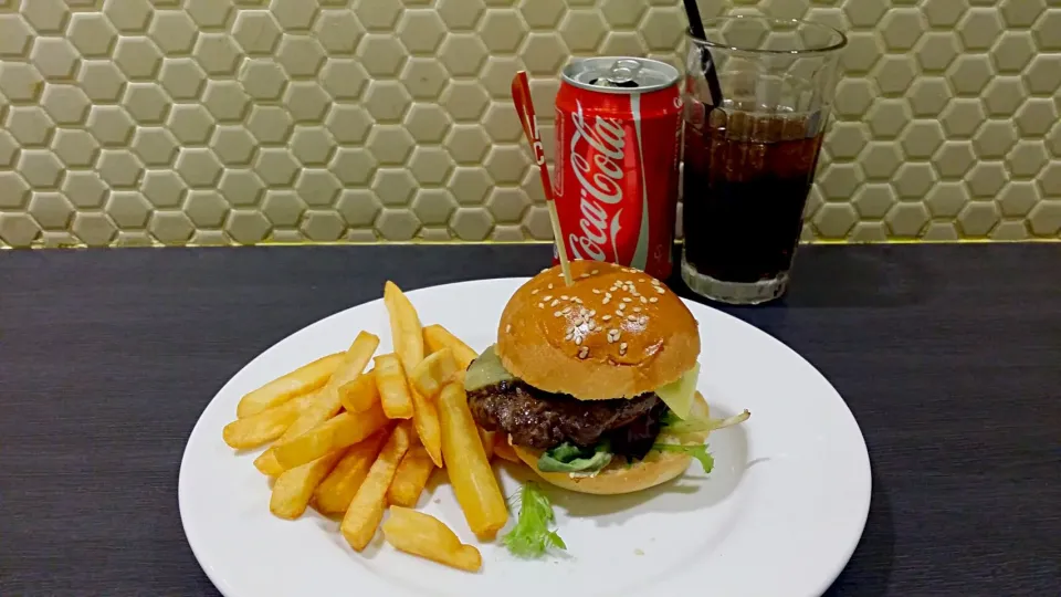 Snapdishの料理写真:Classic Charlie Burger|Joycelynさん