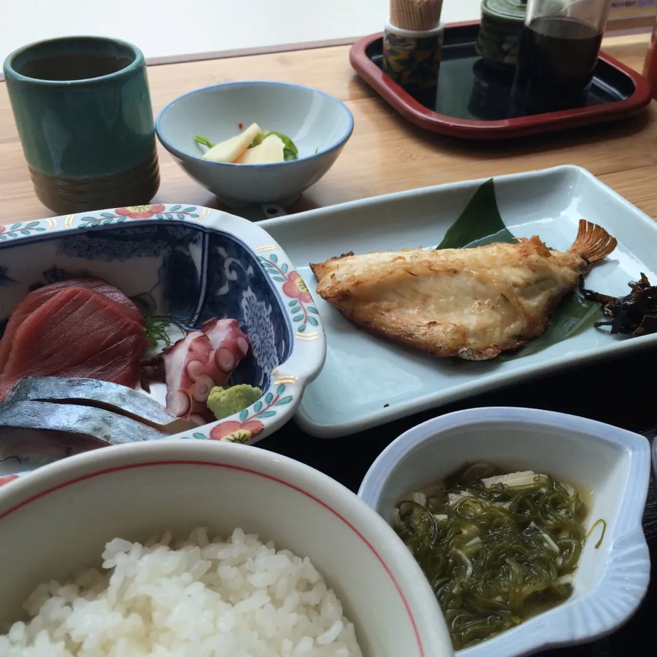 Snapdishの料理写真:つぼ鯛塩焼き定食|Koichi Shibataさん