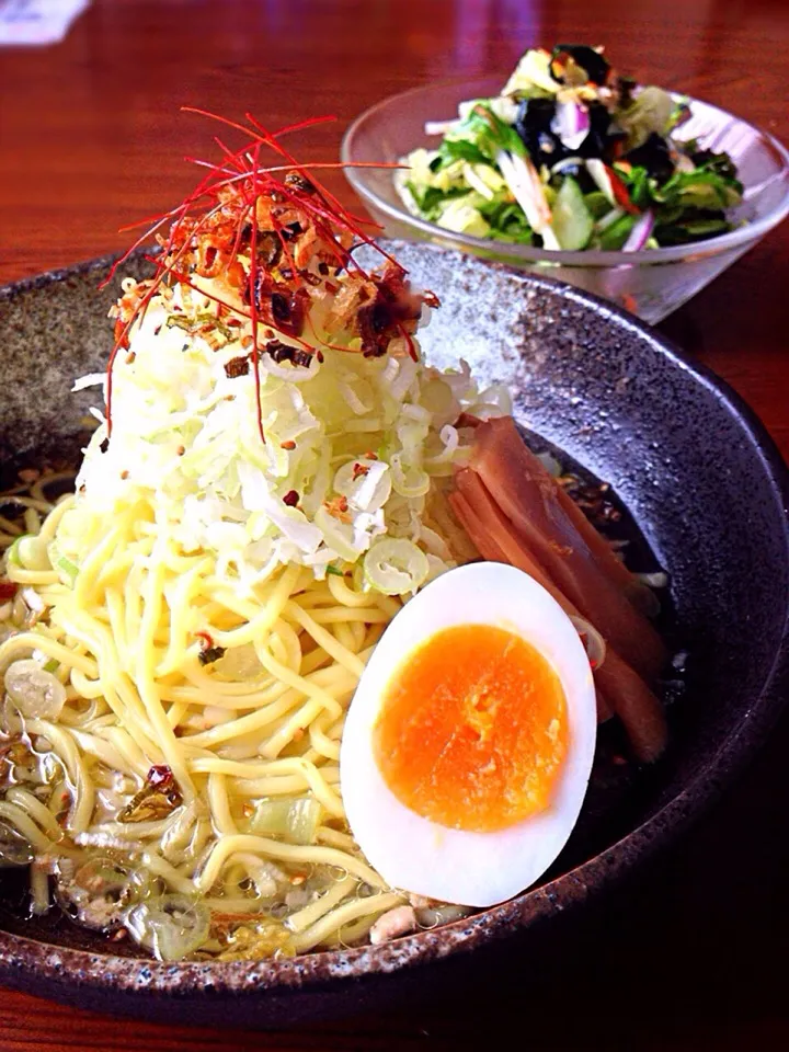 Snapdishの料理写真:⭐️ネギ塩ラーメン ⭐️チョレギサラダ|よっちぃさん