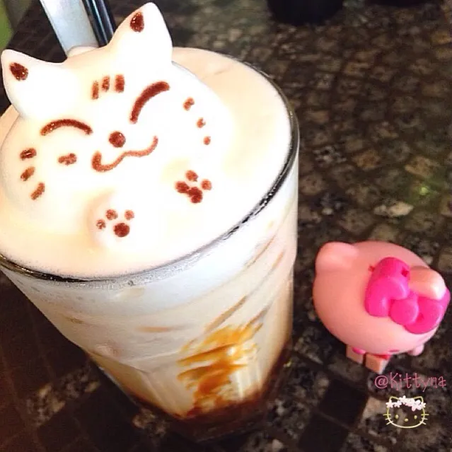 ლ(๑癶ᴗ癶๑)ლ〜Iced Caramel Macchiato 👣|🎀Kittyna🌸さん