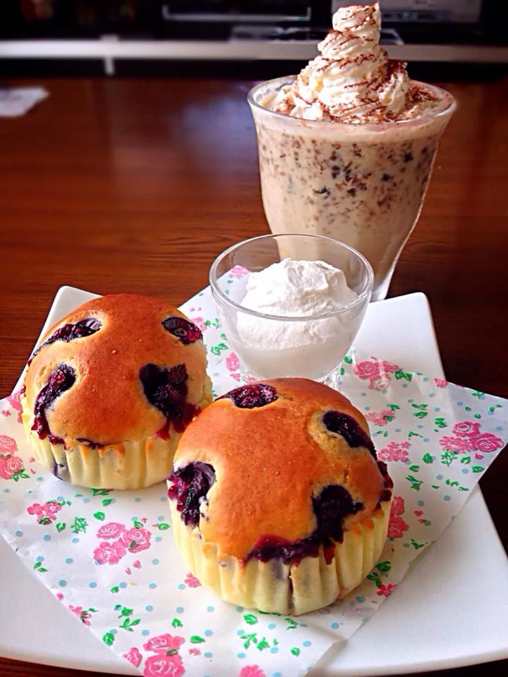 Snapdishの料理写真:⭐️ノンオイルなブルーベリーマフィン ⭐️コーヒージェリーフラペチーノ的なもの(๑¯ω¯๑)💦|よっちぃさん