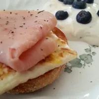 organic turkey
whole wheat muffin
fried egg
chobani vanilla
blueberries
#Healthy|Maranda Sippelさん