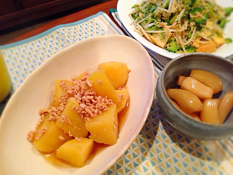 じゃがいもの煮物とゴーヤチャンプル、母の漬けたらっきょう|fukusukeさん