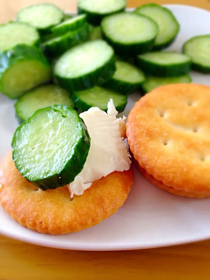 Cucumber and cheese crackers|Kaori Kanekoさん