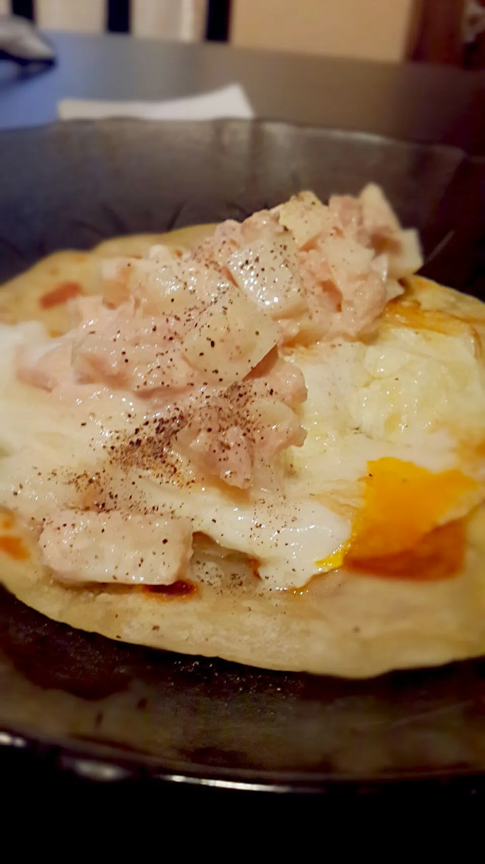 Algo diferente para desayuno,  burrito de huevo cubierto de ensalada de palmito con atún y queso crema, ajo y pimienta|Gery Chavarria Vargasさん