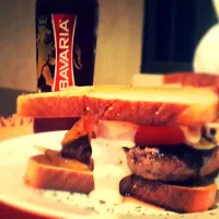 Snapdishの料理写真:Square burguer !!|Gery Chavarria Vargasさん