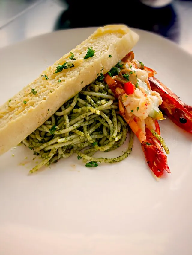 Prawn Thermidor with Pesto and Garlic Bread|Haze Chuaさん