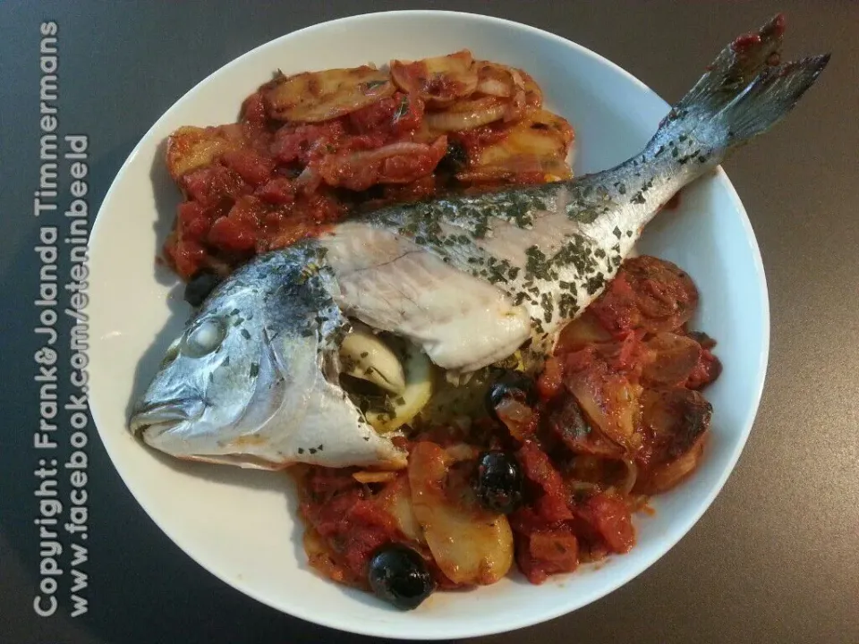 Dorade (see bass) with potatoes and tomatoes from the oven|Frank&Jolanda - Eteninbeeldさん