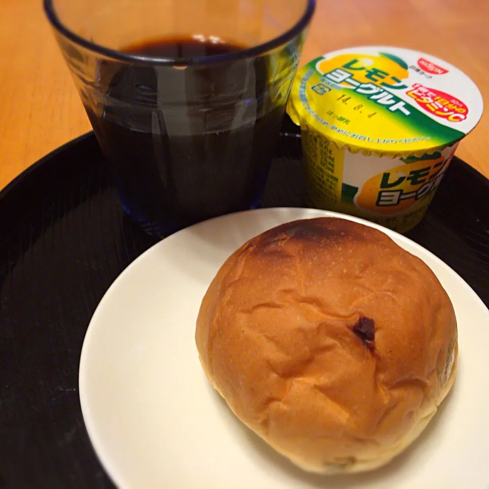 チーズパン ヨーグルト アイスコーヒー|さるさん