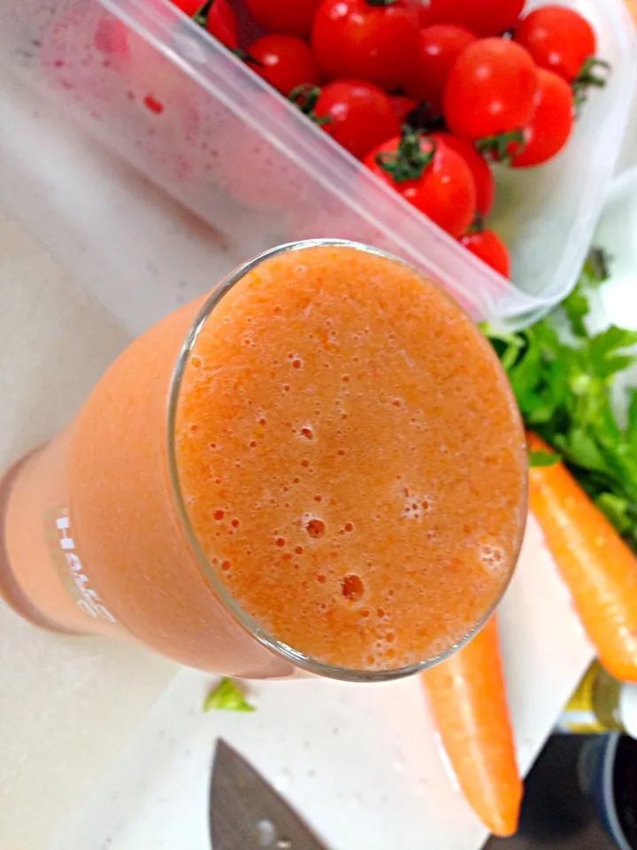 Carrot tomato celery smoothie|viviさん