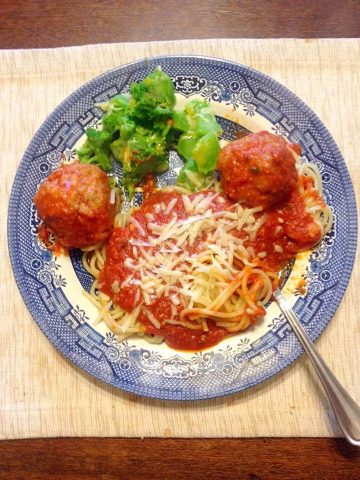 Homemade spaghetti and meatballs with broccoli|marylouさん