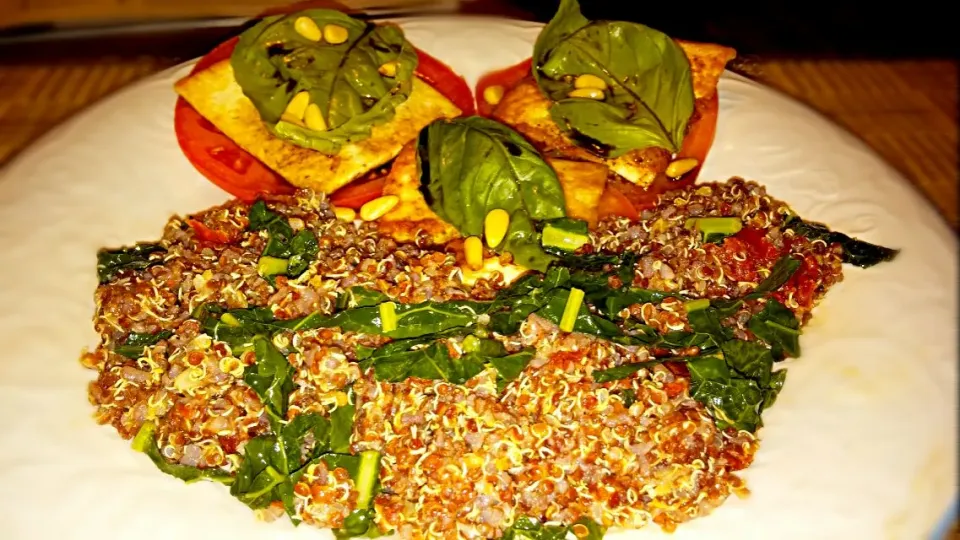 vegan caprese salad and red quinoa with kale and sundried tomotatoes.|Jiraphon Gさん