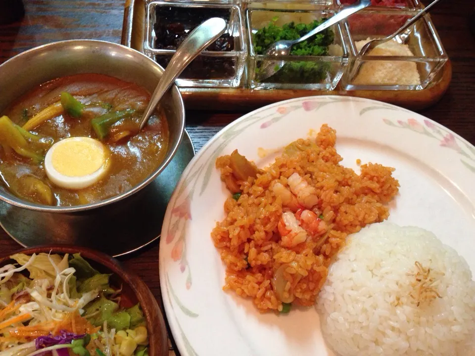 Snapdishの料理写真:野菜カレーとエビライス|お家でbar!さん