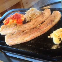 Snapdishの料理写真:サムギョプサル専門店 Boo豚 : カラフルハーブサムギョプサル|hella_freakyさん