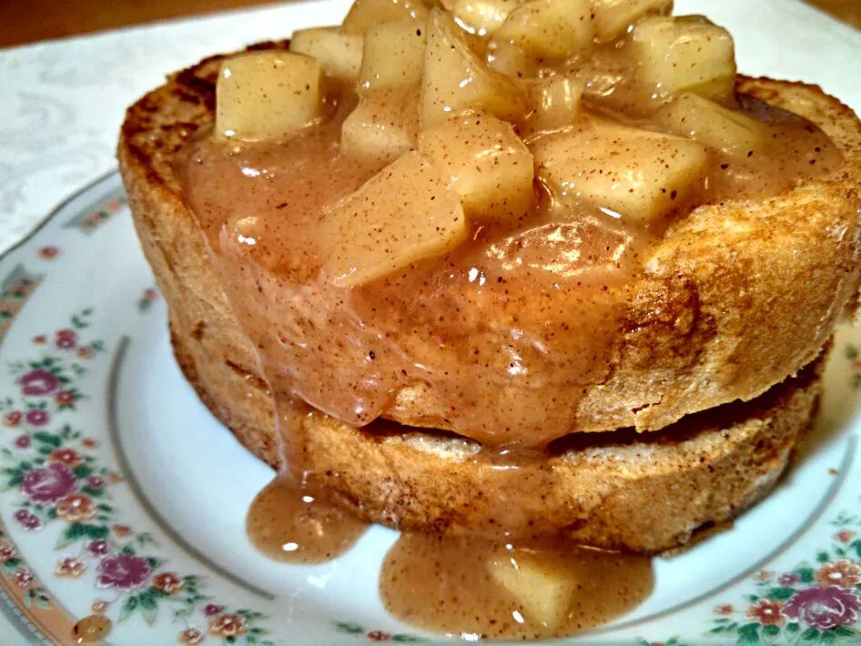 Apple Pie French Toast|Sashi Steinerさん