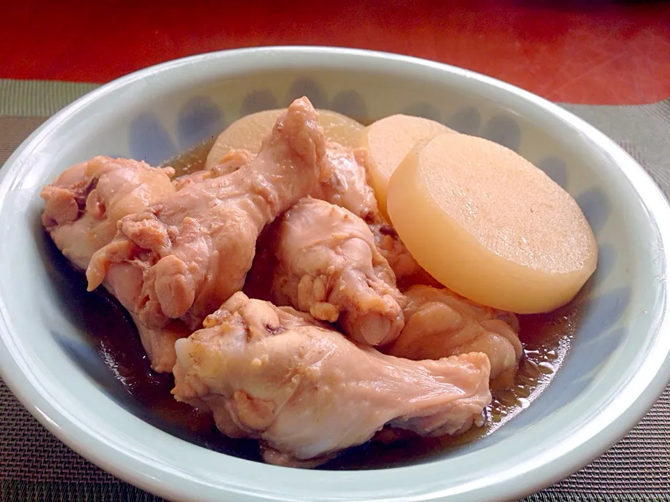 Braised chicken&radish♨️鶏の手羽元と大根の煮物|🌈Ami🍻さん