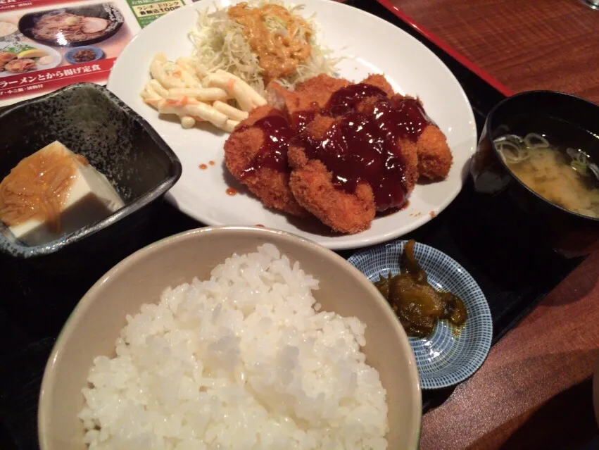 特製ソースのチキンカツ定食を頂きました。|momongatomoさん