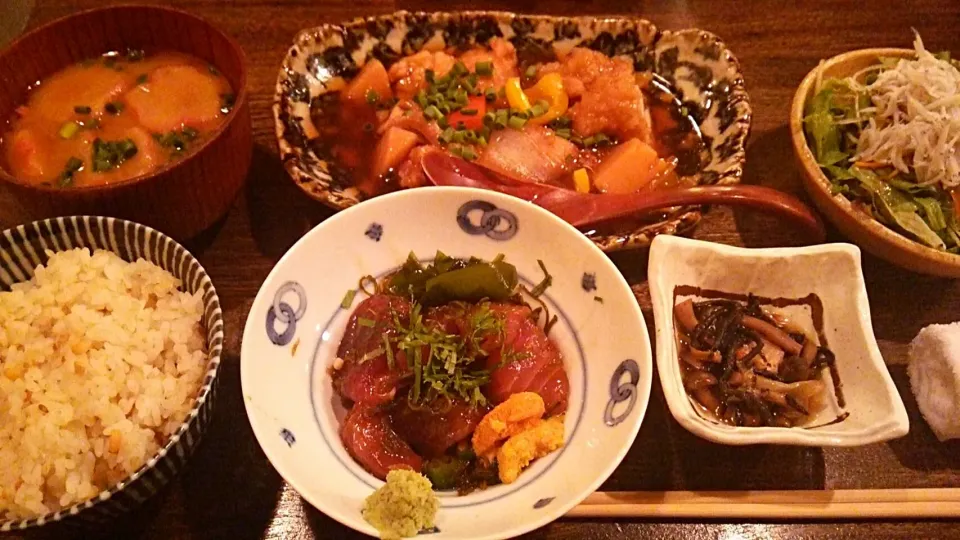 賄い飯♪ マグロ醤油ヅケ、ちょこっとウニ。|Gauche Suzukiさん