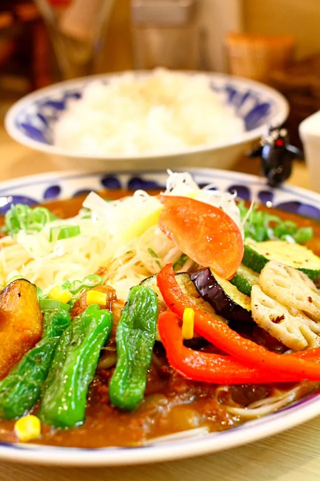 マダム•カリーの夏メニュー試作品:夏野菜たっぷりキーマカレー冷麺|大阪カレー部長さん