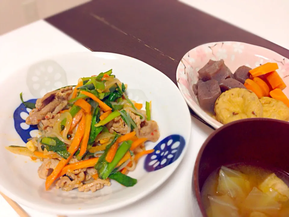 豚肉と野菜のチャプチェ風、味噌汁、プチがんもの煮物|ちびいさん