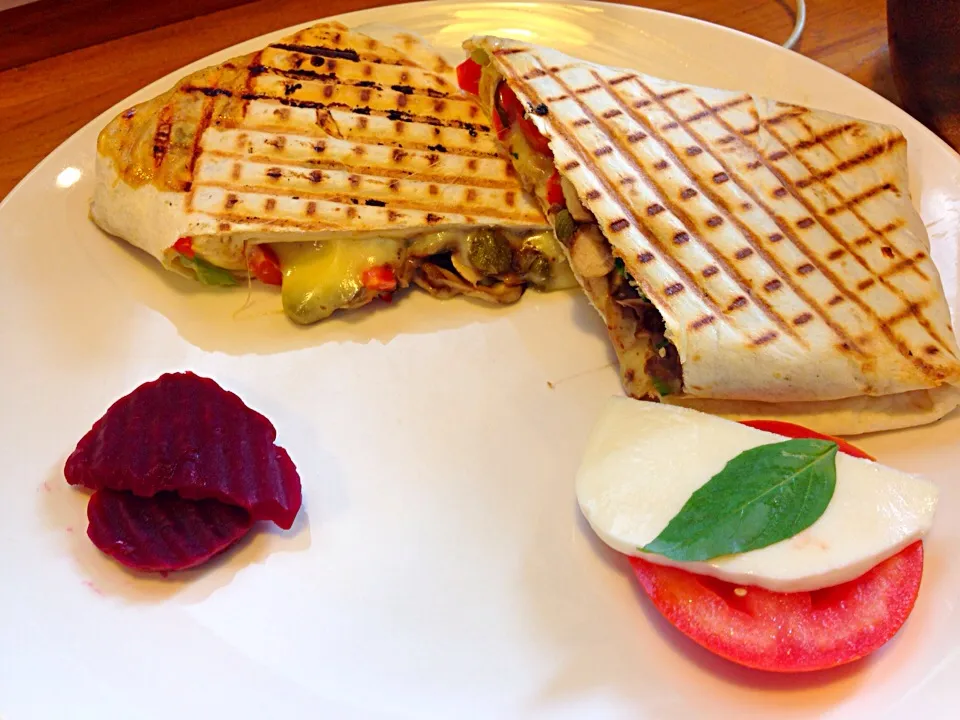 Wild mushroom & black beans Wrapanini|Nonononoさん