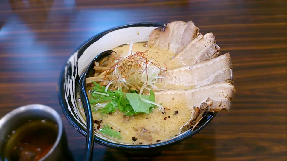 麺場ふうらいぼう 濃厚醤油ラーメン大盛りチャーシュートッピング|ミナミ ヒロヤさん