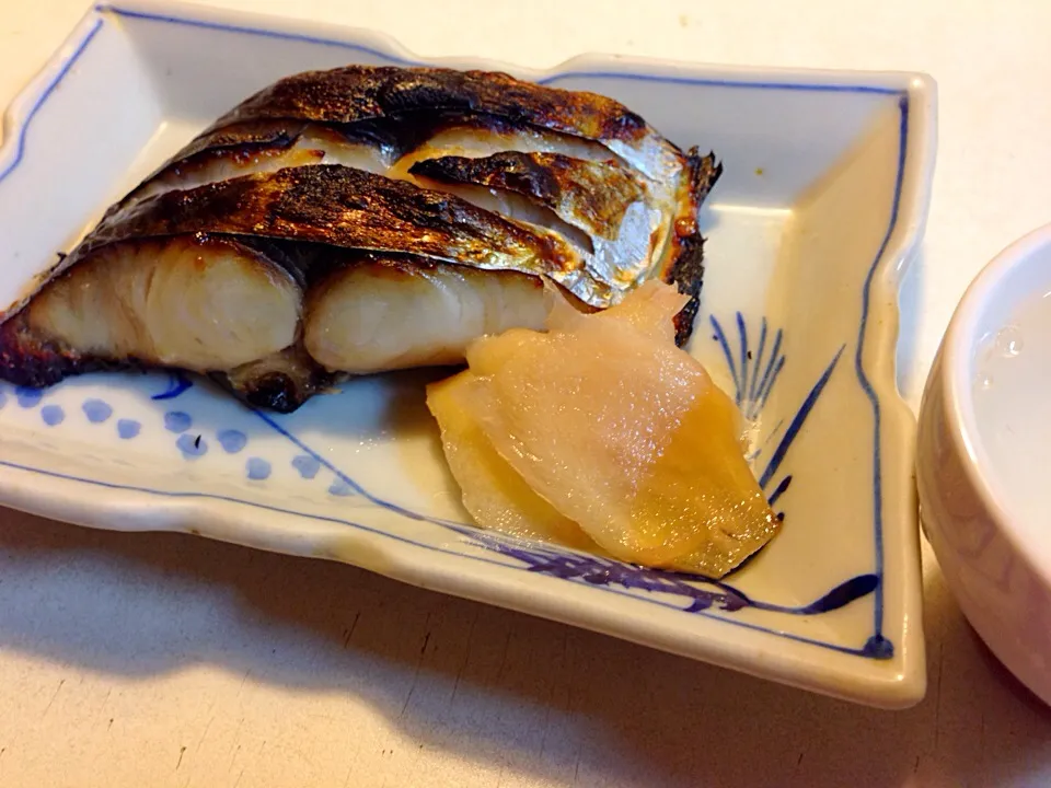 さわらの塩麹焼きでキュ🍶|sasaちゃんこ😎さん