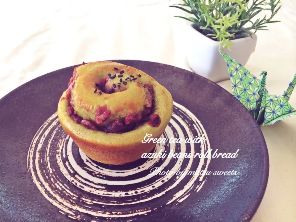 Green tea w Azuki beans roll bread|Matsu sweetsさん