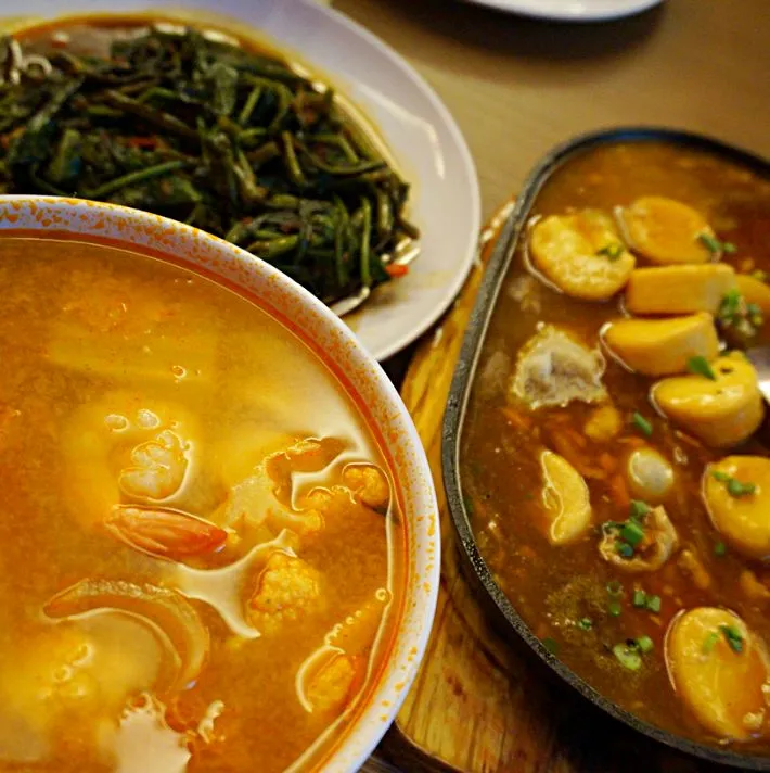 Seafood tom yam, pan-fried japanese tofu, kangkung belacan|Aleenaさん