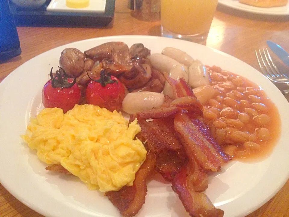 Snapdishの料理写真:full English breakfast|Cloudy Gさん