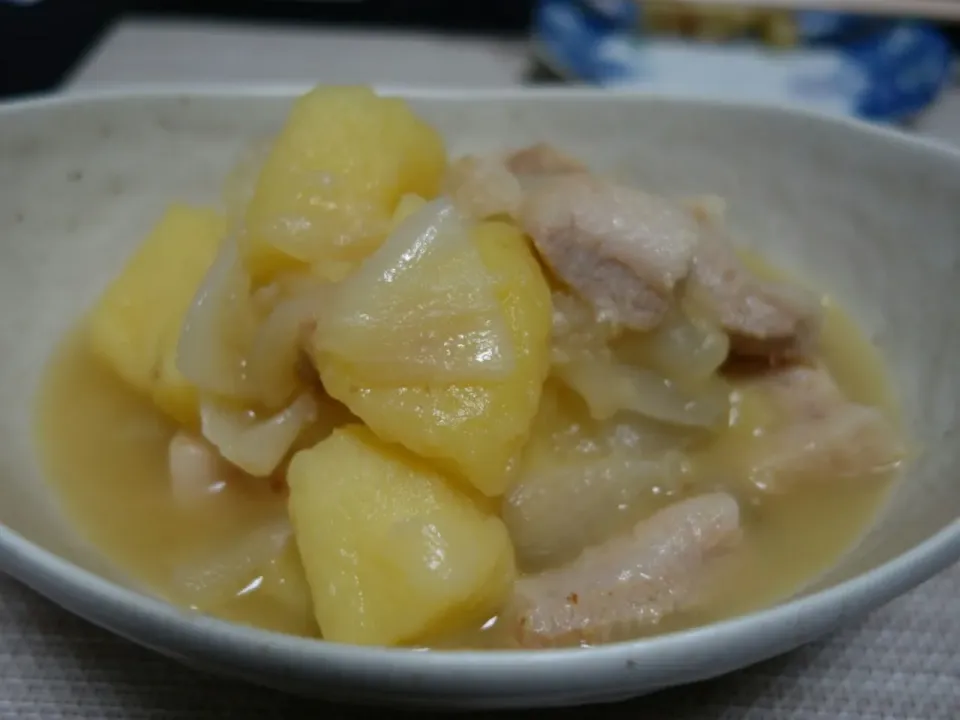 Snapdishの料理写真:豚じゃが
 #豚 #じゃがいも #玉ねぎ #Pork #potato #onion #Japanese #和食|chackさん