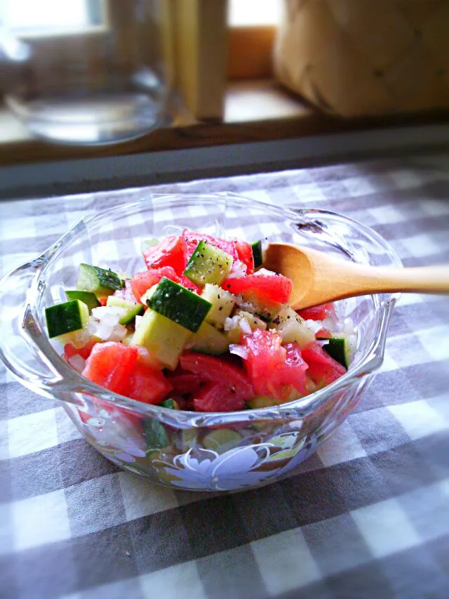 Snapdishの料理写真:くららさんのスプーンで食べる‼夏のトマト🍅ときゅうりのサラダ⭐|Sachiyo Tanakaさん