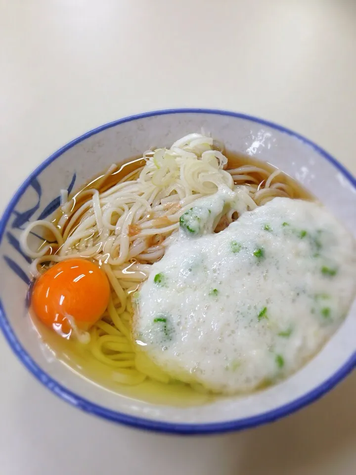 夜食はトロロとオクラのぶっかけうどん|Dスケさん