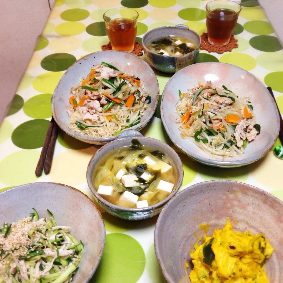 今日は焼き素麺。鶏と胡瓜の柚子胡椒サラダ。チーズカレー南瓜。豆腐、わかめ、白葱の味噌汁。|うさ爺さん