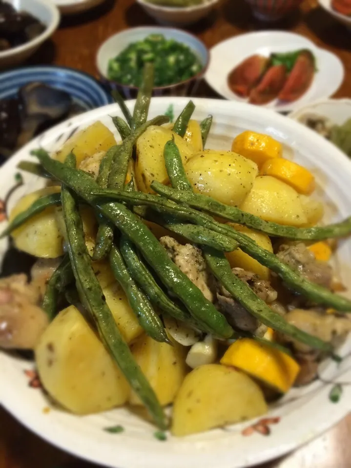 夏野菜と鶏肉のオーブン焼き、茄子醤油煮、オクラとモロヘイヤのたたき。|raku_darさん