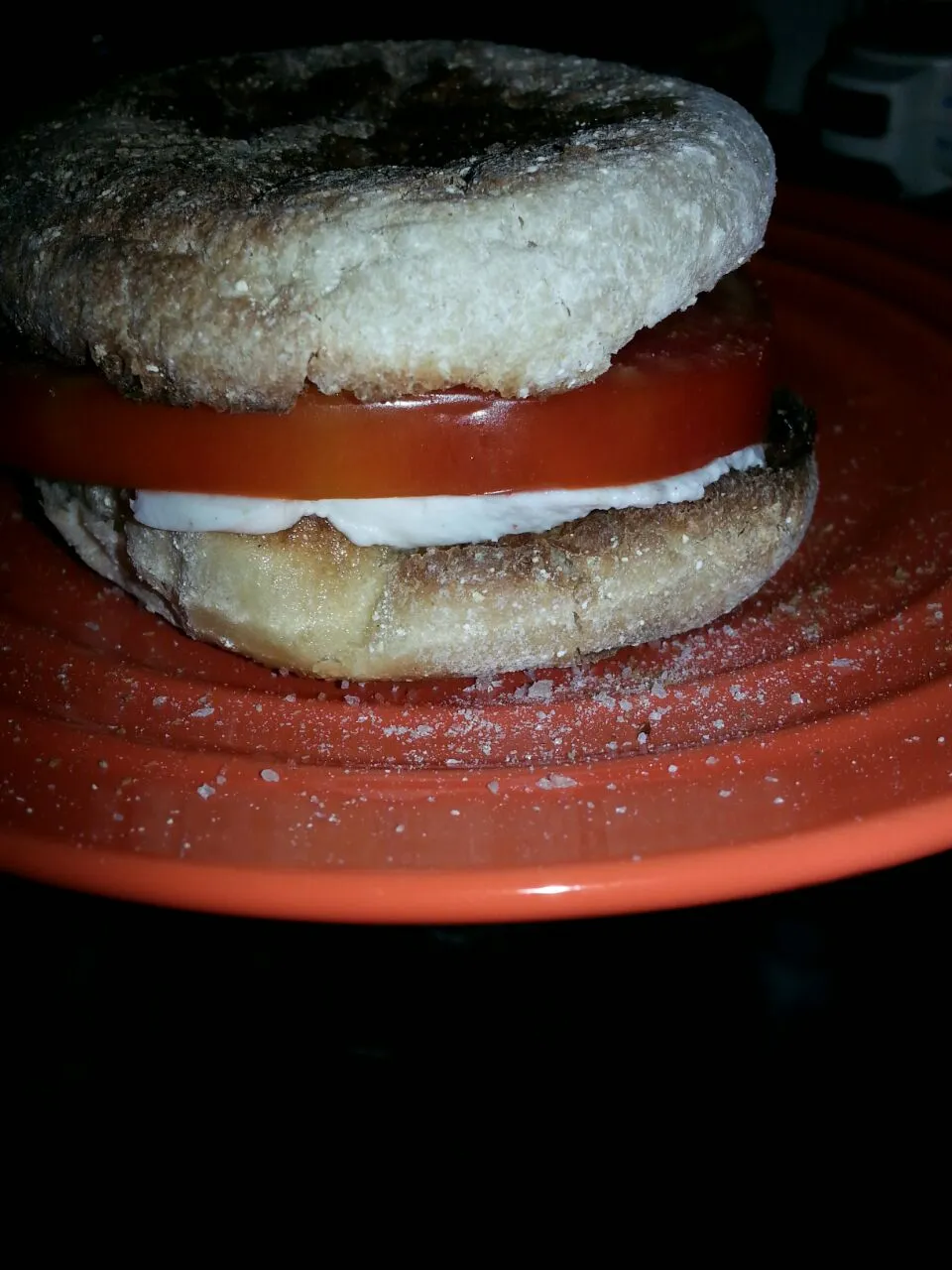 EngLish muffin, tomato, and Cream chz sandwich.|Polly Gelfusoさん