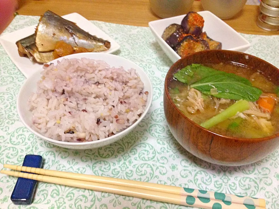 Snapdishの料理写真:朝ごはん★鯖の醤油煮、なすの七味きんぴら、みそ汁、十穀ごはん|ハルさん