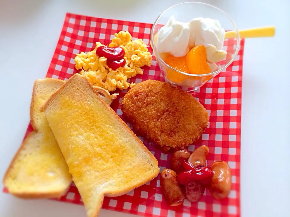 朝ごはん♡今日は昼食べないからコロッケ付き！！|e☆さん