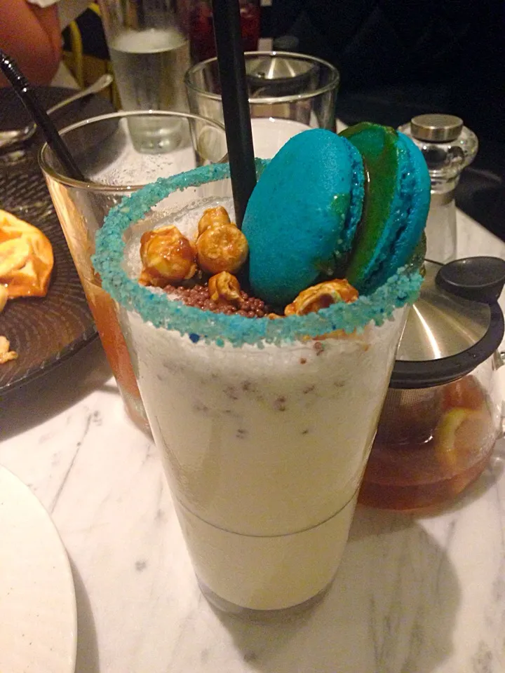 Salted caramel milkshake with toffee popcorn 😱|hurul | 후룰さん