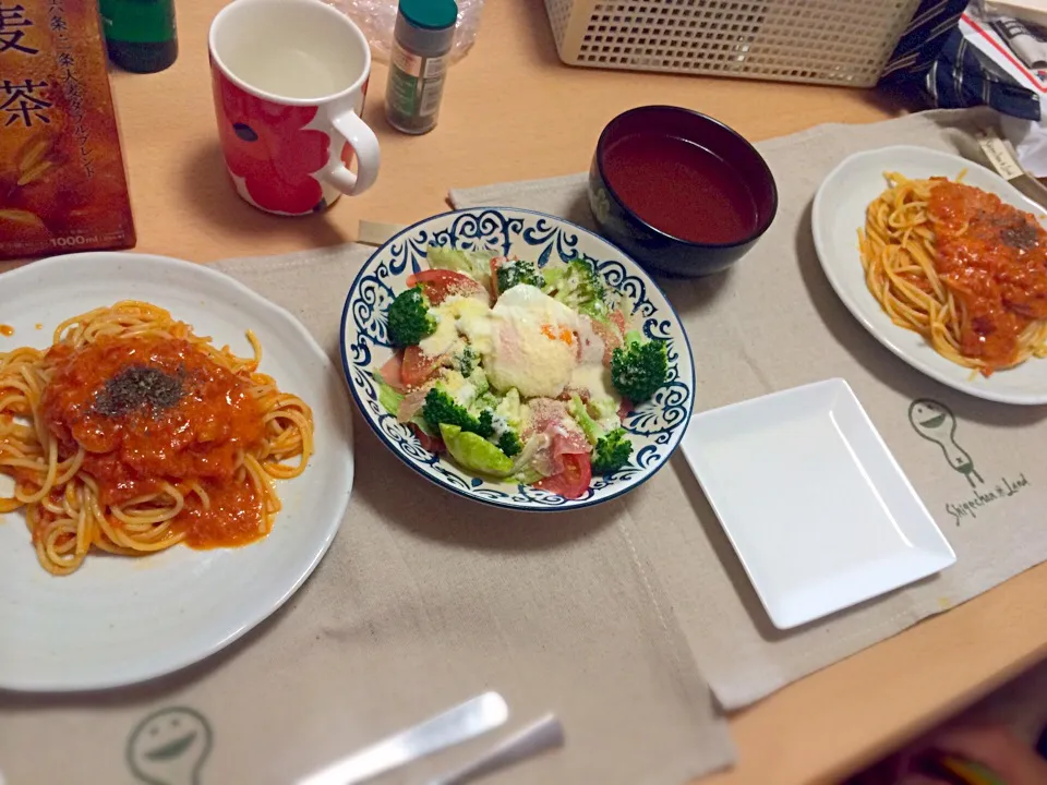 カニとトマトのパスタ♡シーザーサラダ|まなちゃさん