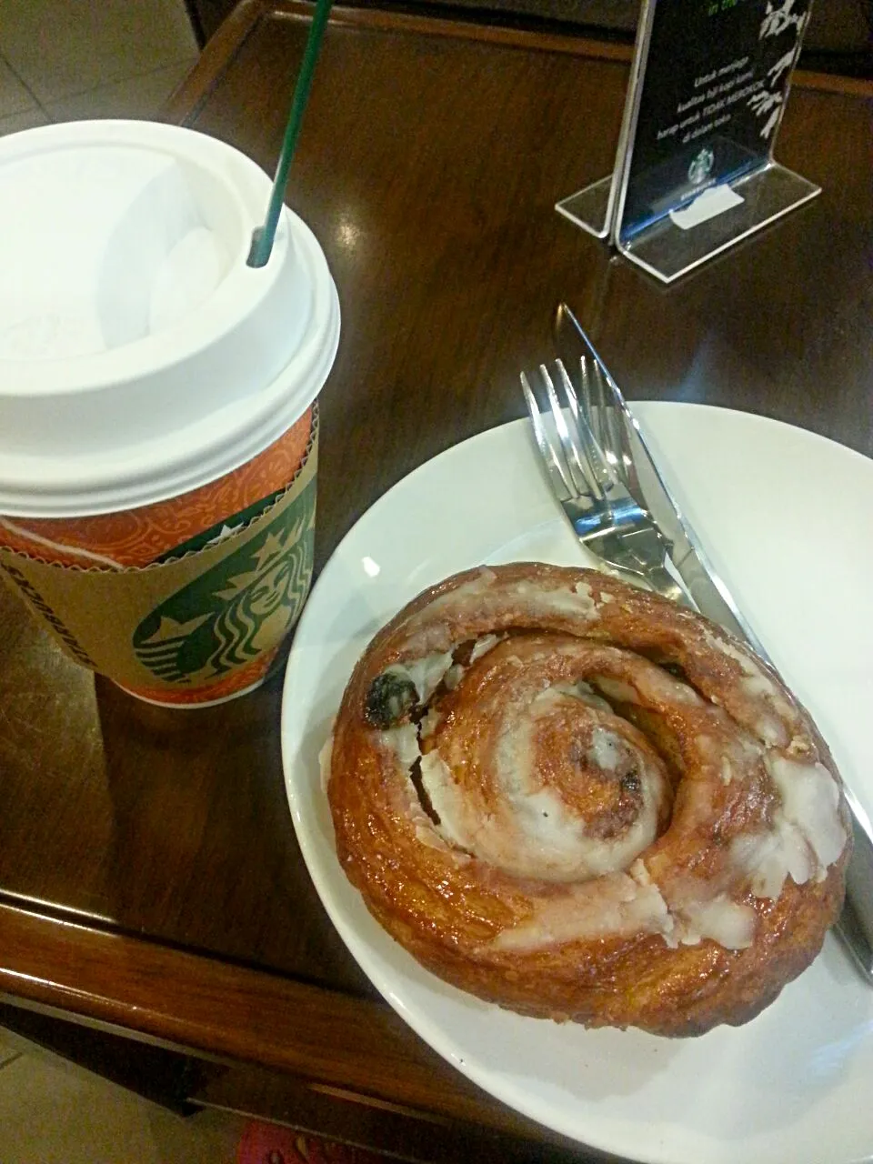 cinnamon roll with mint tea|vitantriさん