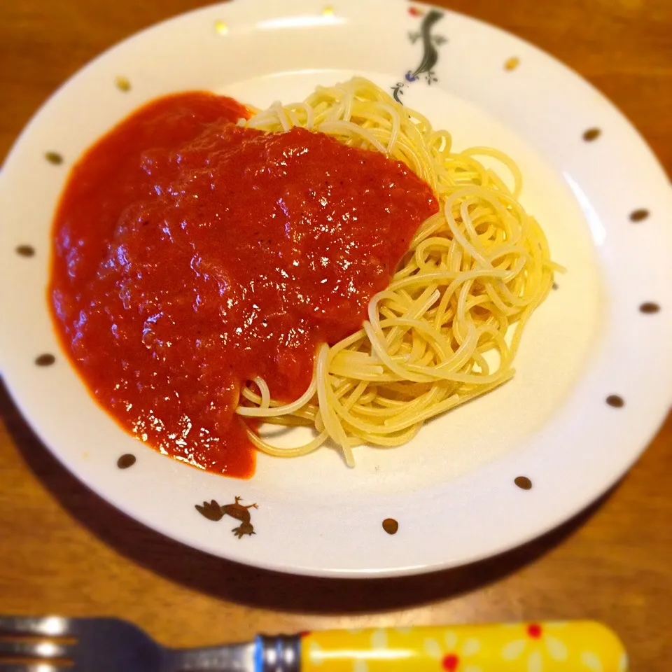 Snapdishの料理写真:トマトソーススパゲッティ|さとさやさん