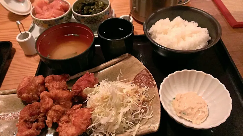 Snapdishの料理写真:やまや:唐揚げ定食(ご飯・明太子・高菜食べ放題)|つーさん