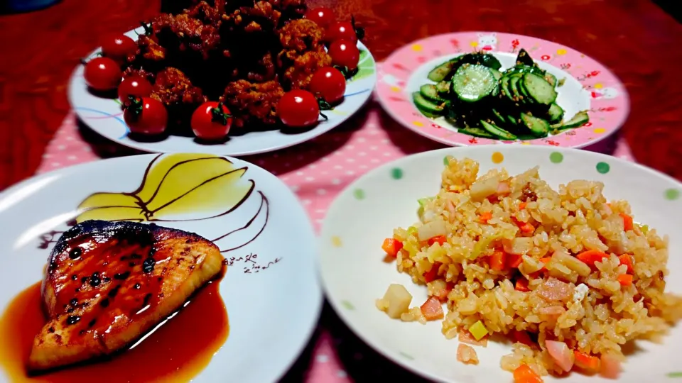 今日の晩御飯～チャーハン、から揚げ、メカジキの照り焼き、キュウリのナムル～|ぎるママさん