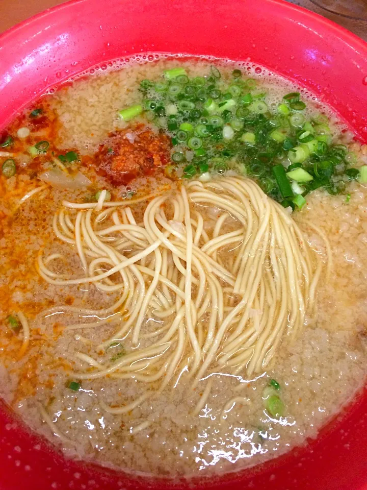 Snapdishの料理写真:まこと屋のピリ辛背脂醤油ラーメン|Kouki Tanabeさん