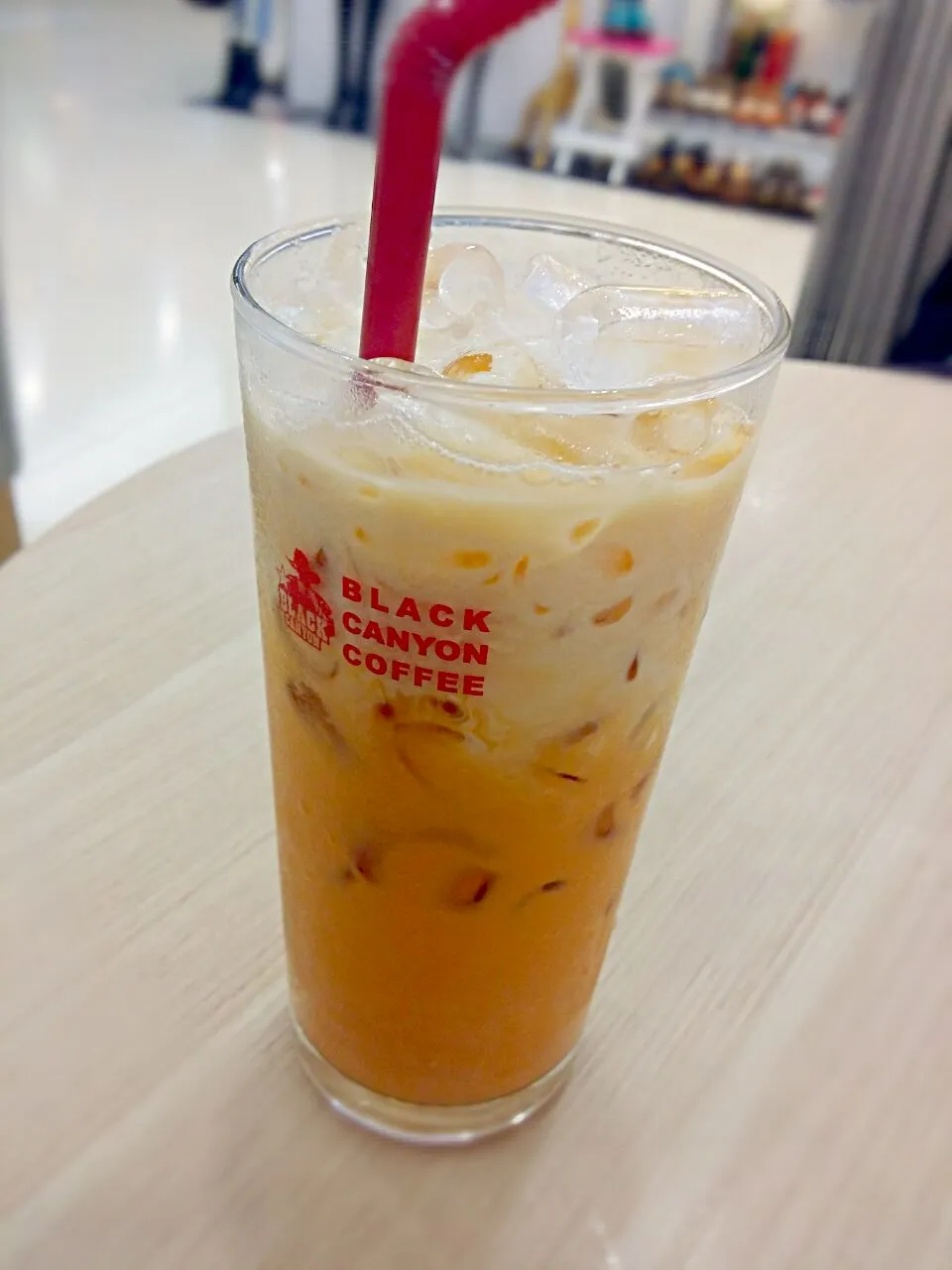 Thai Iced milk tea 👄 less sweet|🌷lynnlicious🌷さん